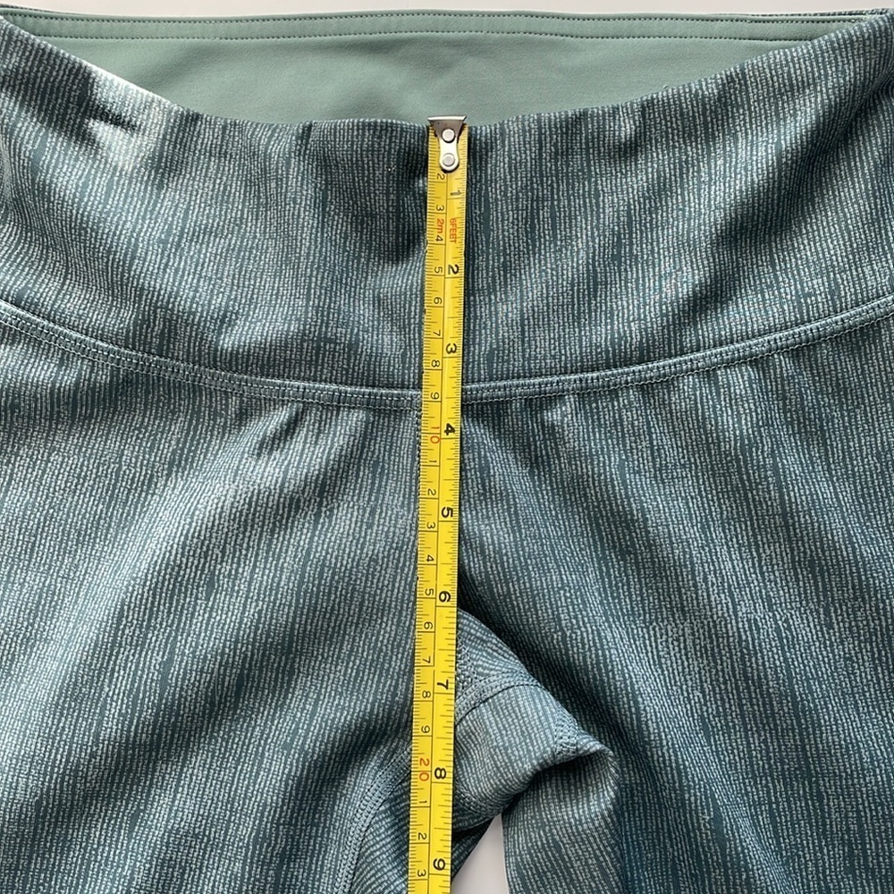 Lululemon leggings- Full length Size 4 - Picture 3 of 9